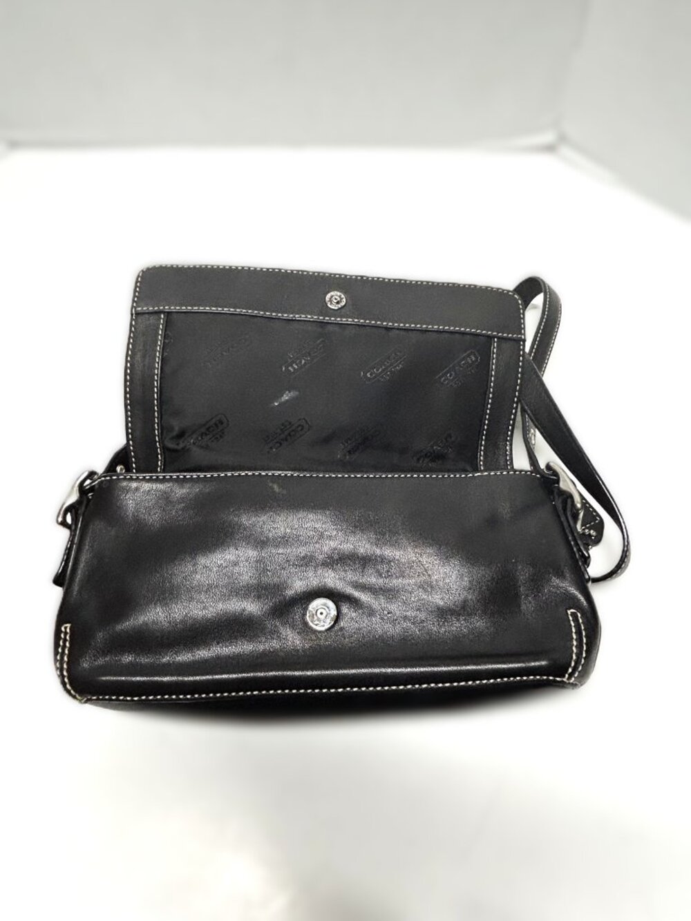 small black leather COACH Vintage crossbody - Picture 7 of 10
